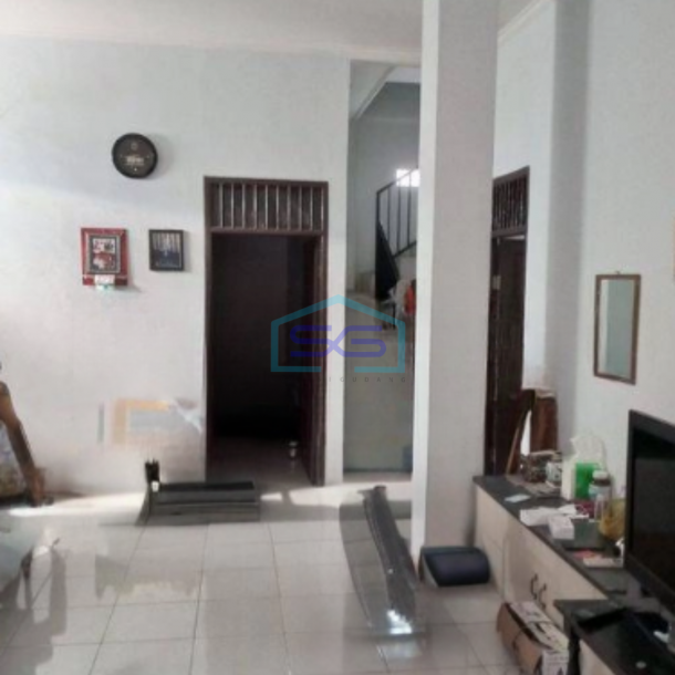 Disewakan Ruko 3 Lantai Luas Bangunan  300 m² di Pinggir Jalan Raya Jatibening Bekasi-1