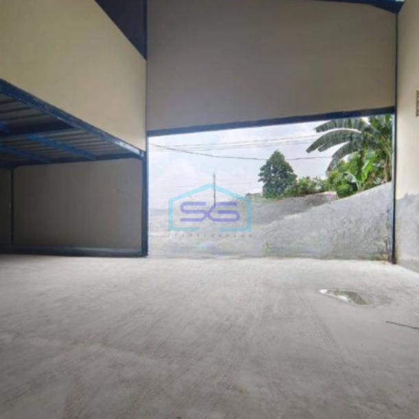Disewakan Gudang Pinggir Jalan Utama Luas Tanah 1100 m² di Narogong Bekasi-1