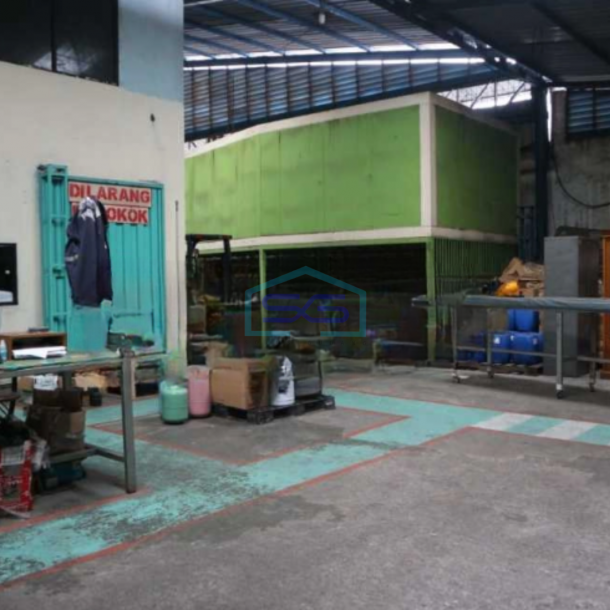 Dijual Gudang Luas Bangunan 3500 m² di Kapuk Kamal Jakarta Barat-1