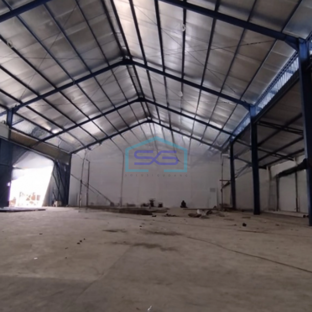 Disewakan Gudang Lokasi Bebas Banjir Luas Bangunan 1000 m² di Kapuk Kamal Jakarta Barat-1