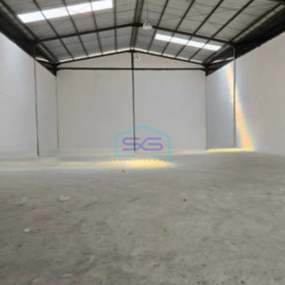 Dijual Gudang Ada Kantor Lokasi Strategis Luas Bangunan 590 m²  di Teluk Naga Tangerang
