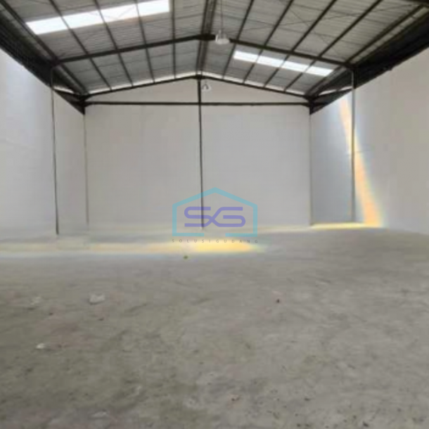 Dijual Gudang Ada Kantor Lokasi Strategis Luas Bangunan 590 m²  di Teluk Naga Tangerang-4