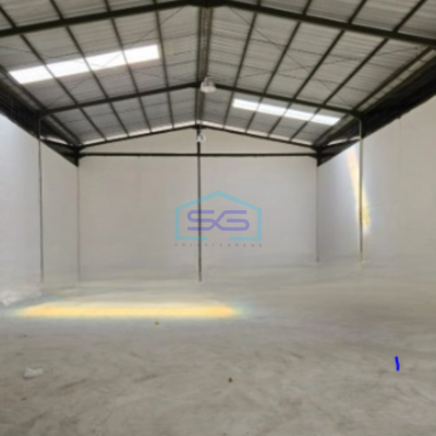 Dijual Gudang Ada Kantor Lokasi Strategis Luas Bangunan 590 m²  di Teluk Naga Tangerang