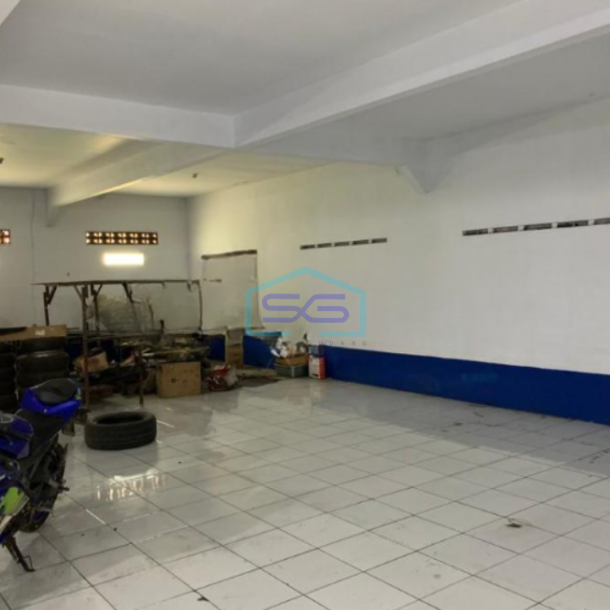 Disewakan Ruko Lokasi Pinggir Jalan Raya Luas Bangunan  500 m² di Tangerang-2