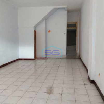 Disewakan Ruko Baru Lokasi Pinggir Jalan Raya Daan Mogot Tangerang Luas Bangunan 230 m²