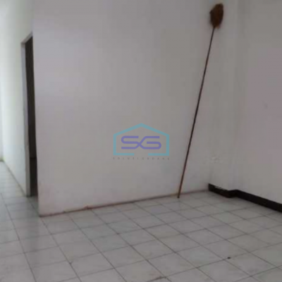 Disewakan Ruko Baru Lokasi Pinggir Jalan Raya Daan Mogot Tangerang Luas Bangunan 230 m²