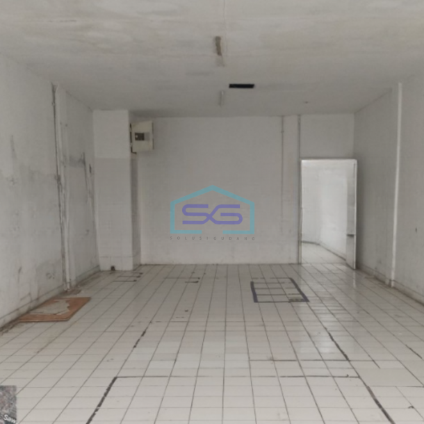 Disewakan Ruko 3 Lantai Luas Bangunan  255 m² Lokasi Gading Serpong Tangerang-1