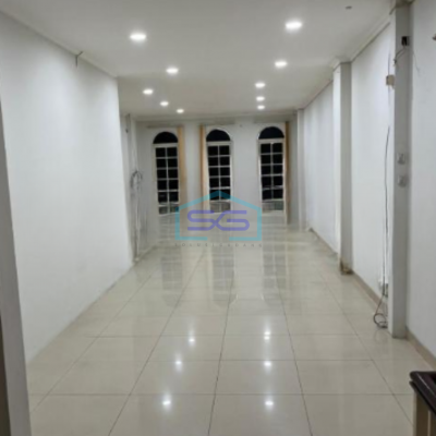Disewakan Ruko Lokasi Strategis Luas Bangunan  270 m² di Jakarta Barat