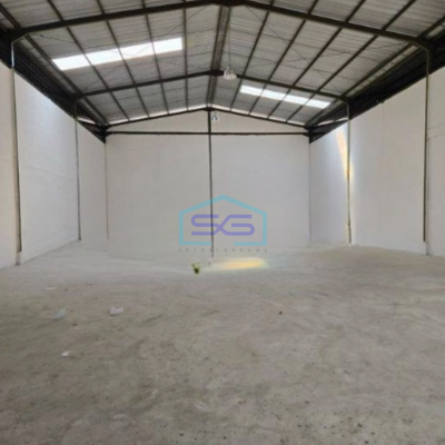 Dijual Gudang Luas Bangunan  590 m² Lokasi Strategis di Teluk Naga Tangerang