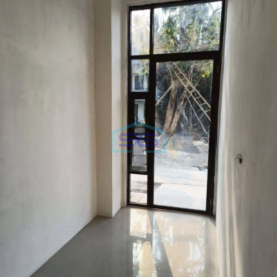 Dijual Gudang Akses Transportasi Luas Bangunan  216 m² di Teluk Naga Tangerang