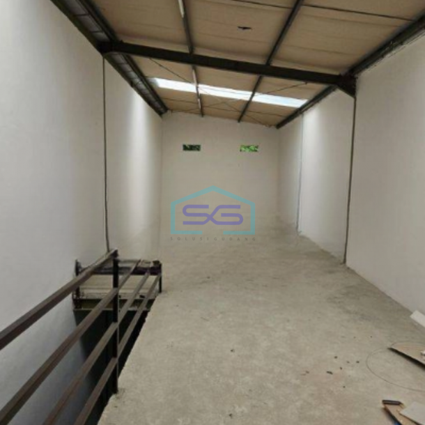 Dijual Gudang Luas Bangunan 200 m² Lokasi Strategis di Teluk Naga Tangerang-1