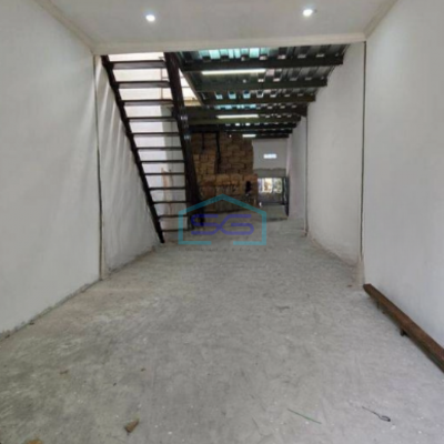 Dijual Gudang Luas Bangunan 200 m² Lokasi Strategis di Teluk Naga Tangerang