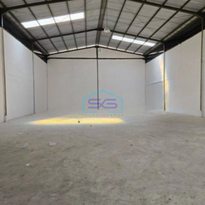 Disewakan Gudang Ada Kantor Luas Bangunan 590 m² Lokasi Strategis di Teluk Naga Tangerang-2