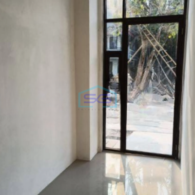 Disewakan Gudang Baru Luas Bangunan 216 m² Lokasi Strategis di Teluk Naga Tangerang