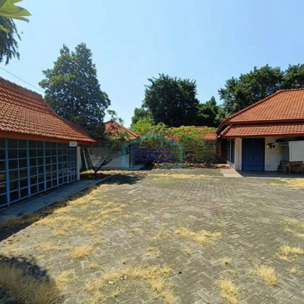 Dijual Ruko Murah Eks Resto Terkenal Strategis Jalan Raya Bangil Pasuruan LT 1500m2-1