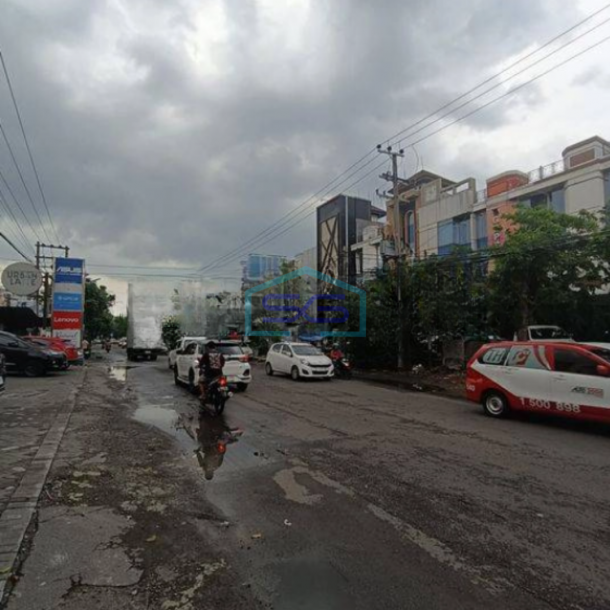 Disewakan Ruko Strategis Murah Parkir Luas Di Surabaya-2