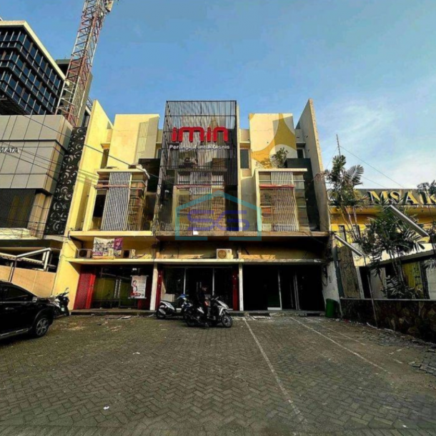 Disewakan Ruko 3 Lantai Kondisi Bagus Parkir Luas Strategis Raya Jemursari Surabaya LB 300m2-1