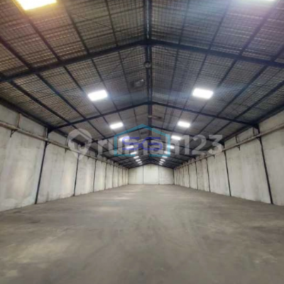 Dijual Gudang Lokasi Bebas Banjir di Margomulyo Surabaya Luas Bangunan  1662 m²