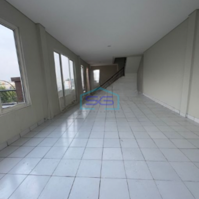 Disewakan Ruko Luas Bangunan  235 m² Lokasi di Taman Surya Jakarta Barat