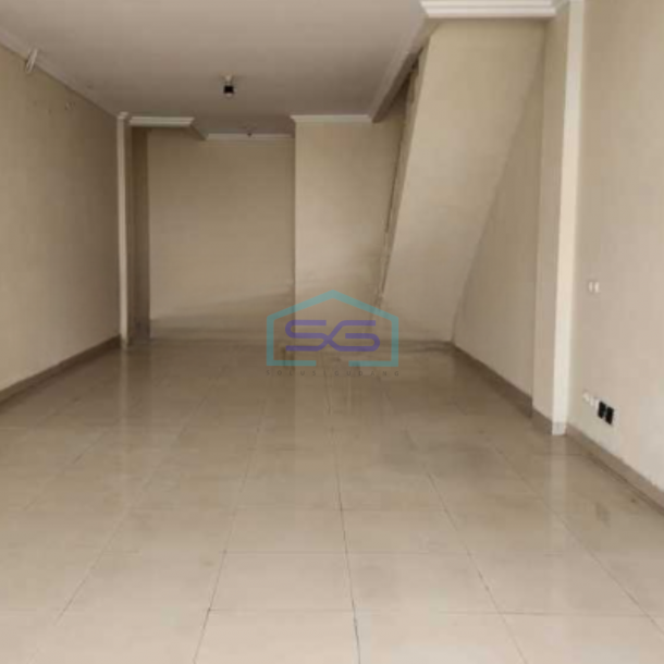 Disewakan Ruko Siap Huni Luas Bangunan  340 m² Lokasi di Jakarta Barat-1