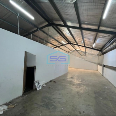 Disewakan Gudang Ada Lift Barang Luas Tanah  240 m² di Jakarta Utara