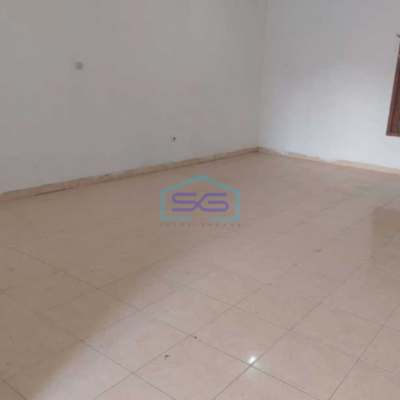 Disewakan Ruko Luas Bangunan 200 m² Lokasi di Tomang Jakarta Barat