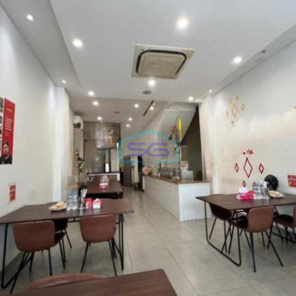 Dijual Ruko Luas Bangunan 240 m² Lokasi di Jakarta Barat-1