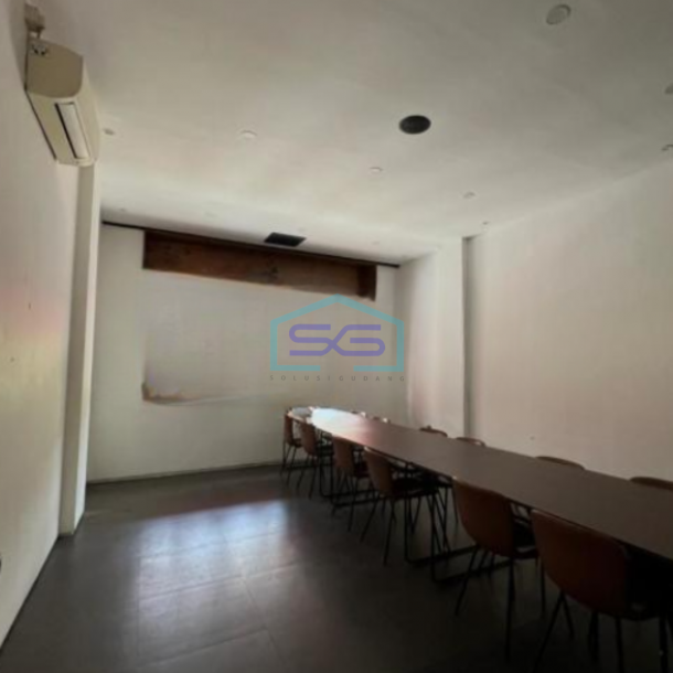 Dijual Ruko Luas Bangunan 240 m² Lokasi di Jakarta Barat-2