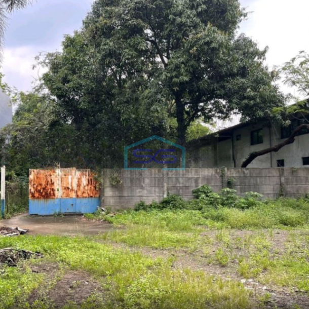 Dijual Tanah Lokasi Pinggir Jalan Raya Gading Serpong Tangerang Luas  22075 m²-1