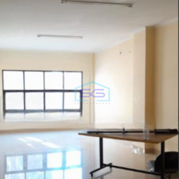 Disewakan Ruko Luas Bangunan  270 m² Parkir Luas di Daan Mogot Jakarta Barat-1