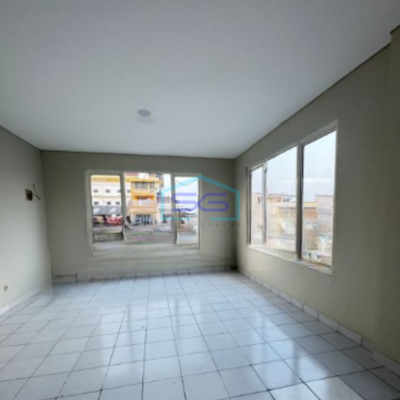 Disewakan Ruko Luas Bangunan 235 m² Lokasi Siap Huni di Jakarta Barat