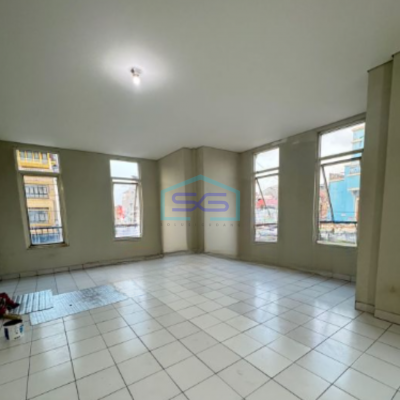 Disewakan Ruko Luas Bangunan 235 m² Lokasi Siap Huni di Jakarta Barat