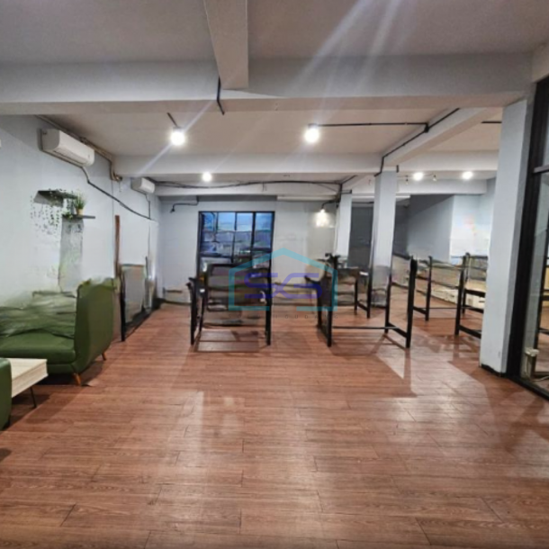 Disewakan Ruko Luas Bangunan  432 m² Lokasi di Bekasi-3