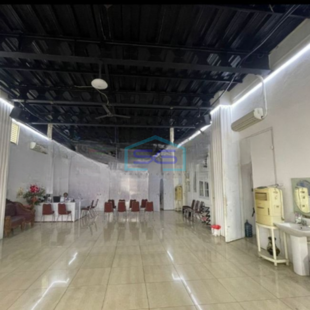 Disewakan Ruko 3 Lantai Luas Bangunan  1000 m² Lokasi di Bekasi-1