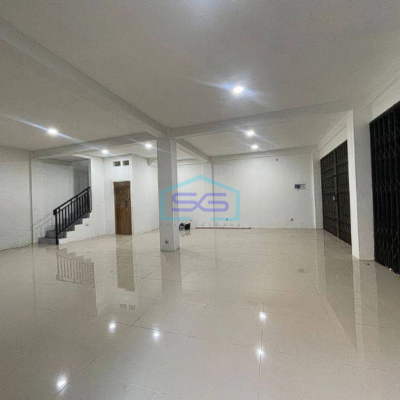 Disewakan Ruko 2 Lantai Hook Siap Pakai di Jakarta Timur Lokasi Sangat Strategis LT 200m2