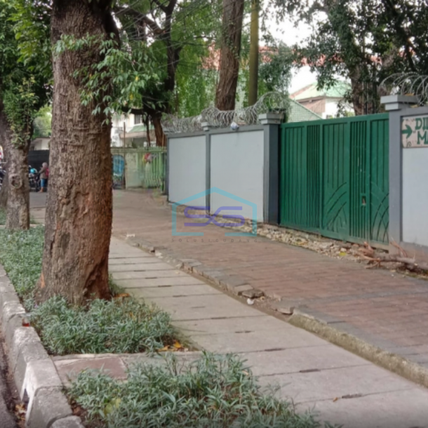 Dijual Tanah Luas Posisi Hoek Di Kawasan Elite Menteng Jakarta Selatan LT 1088m2-1