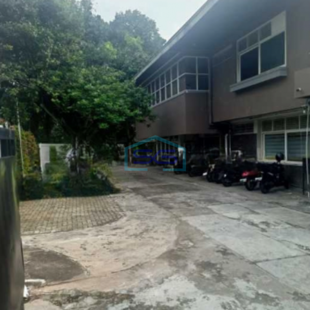 Dijual Kantor 2  Lantai Berada di Pinggir Jalan Utama Cocok Untuk Usaha di Kebayoran Baru Jakarta Selatan LT 1017m2-1