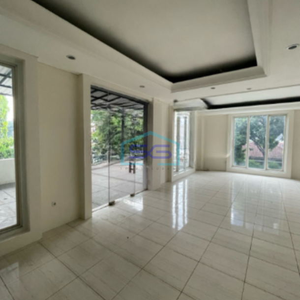 Disewakan Ruko Siap Pakai 3 Lantai Di Area Bangka Kemang Jakarta Selatan LB 182m2-1