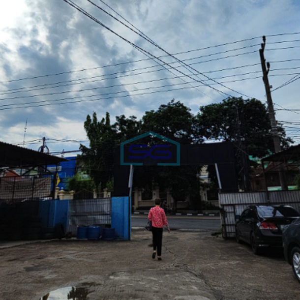 Disewakan Tanah + Bangunan Super Strategis di Jl. Demang Lebar Daun Palembang LT 1148m2-3