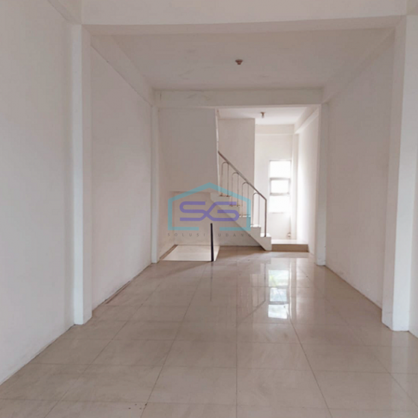 Disewakan Ruko Bisnis Pinggir  3 Lantai Siap Pakai di Jalan Parameswara, Palembang LB 176m2-3