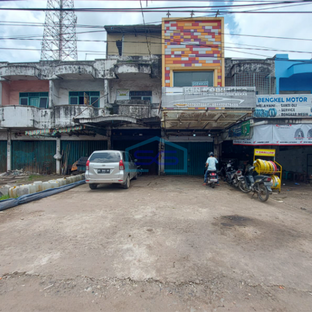 Disewakan Ruko 3 Lantai di Jalan MP Mangkunegara Sako Kenten, Palembang LB 194m2-1