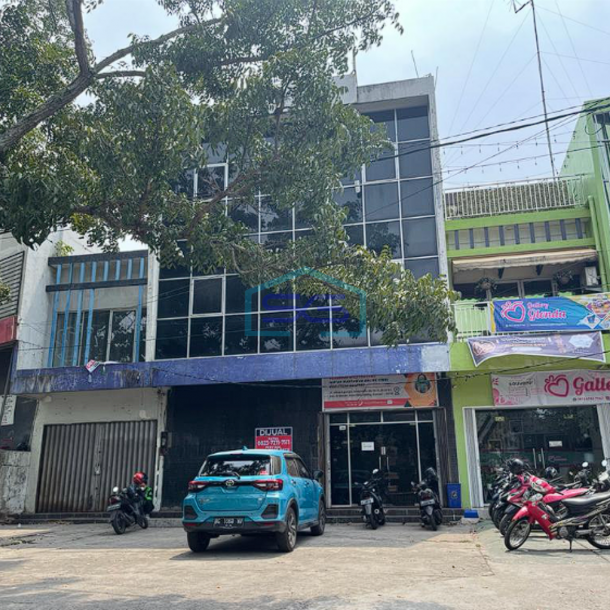 Dijual ! Ruko 2 Pintu 3 Lantai Bonus Peralatan Kantor, Jalan Jaksa Agung R. Soeprapto, Palembang LB 288m2-1