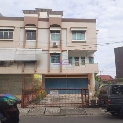 Disewakan 2 Unit Ruko Gandeng Tanah Luas di Jalan Bangau Palembang LT 1400m2