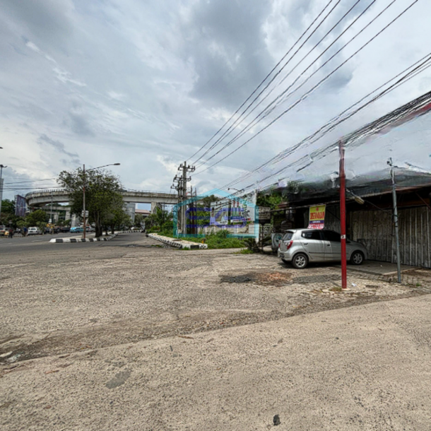 Disewakan Tanah + Bangunan di Tengah Kota, Jalan Demang Lebar Daun Palembang-1