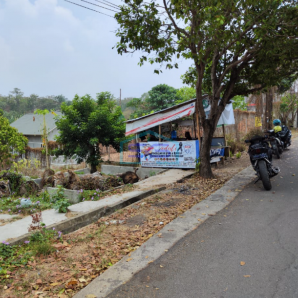 Dijual Tanah Plus Bangunan di Jalan Riau, Kawasan Elit Palembang LT 1618m2-2