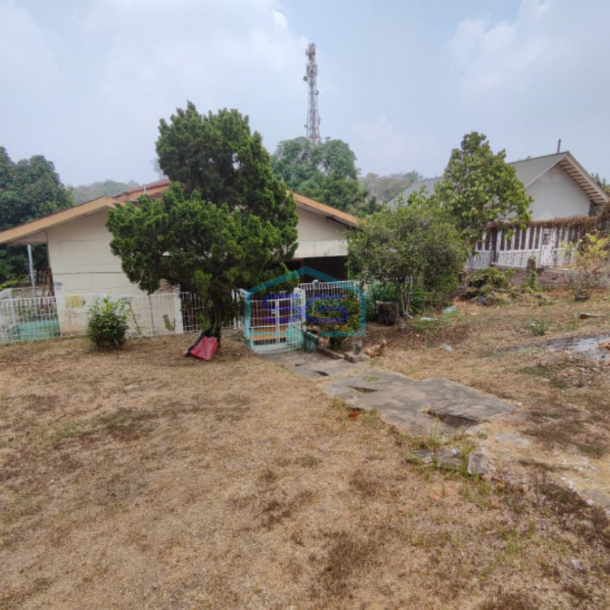 Dijual Tanah Plus Bangunan di Jalan Riau, Kawasan Elit Palembang LT 1618m2-1
