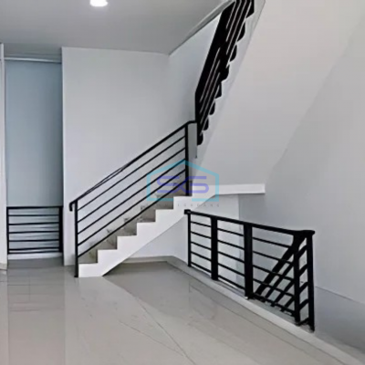 Disewakan Ruko Gandeng 3,5 Lantai di Muara karang Jakarta Utara Siap huni.