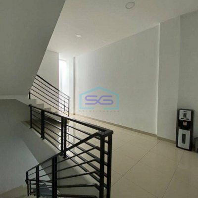 Disewakan Ruko Gandeng 3,5 lantai, di Pluit/Muara Karang Jakarta Utara Rapih Siap Pakai