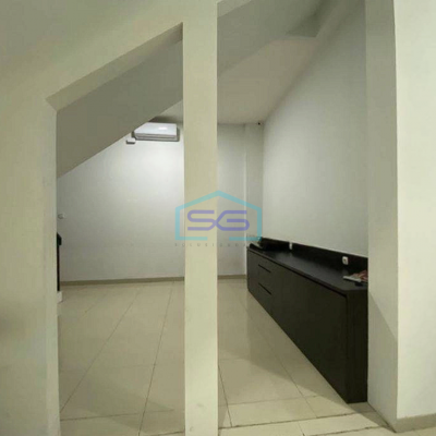 Disewakan Ruko Gandeng 3,5 lantai, di Pluit/Muara Karang Jakarta Utara Rapih Siap Pakai