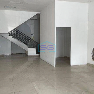 Disewakan Ruko 3 Lantai Bagus Siap Pakai Strategis Jalan raya Jakarta Utara LB 324m2